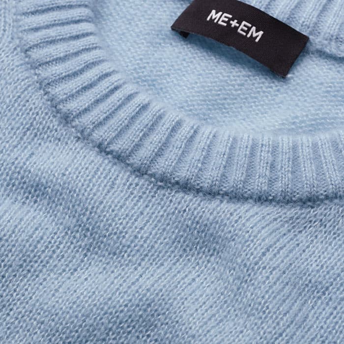 A delicate and luxurious blend of responsibly sourced merino wool, cashmere and silk with an incredibly soft hand feel and fluffy texture.