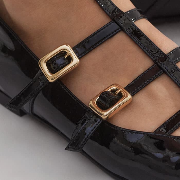 The buckles are elevated with signature ME+EM branding.