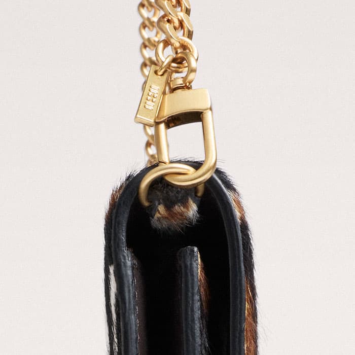 The crossbody chain can be adjusted or removed to create a clutch bag.