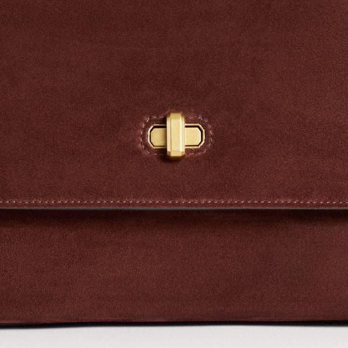 The bespoke branded twist-lock fastening ensures a secure finish.
